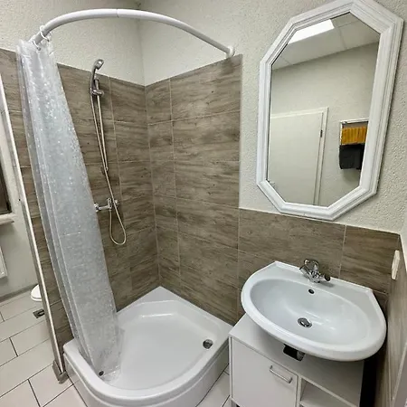 Neuwertiges Mit Schnellem Wlan, Glasfaser, Kostenlose Privatparkplatz Auch Fuer Transporter Geeignet R2 * Freiberg am Neckar