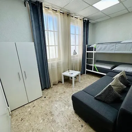 Neuwertiges Mit Schnellem Wlan, Glasfaser, Kostenlose Privatparkplatz Auch Fuer Transporter Geeignet R2 Freiberg am Neckar