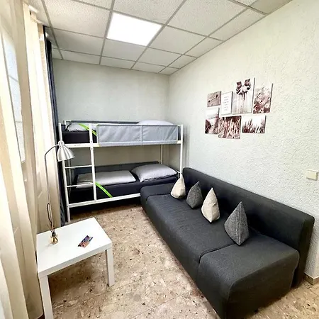 Neuwertiges Mit Schnellem Wlan, Glasfaser, Kostenlose Privatparkplatz Auch Fuer Transporter Geeignet R2 Appartement