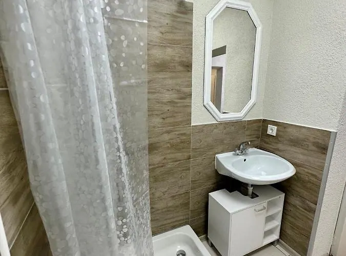 Neuwertiges Mit Schnellem Wlan, Glasfaser, Kostenlose Privatparkplatz Auch Fuer Transporter Geeignet R2 Appartamento *