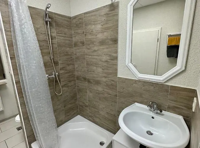 Neuwertiges Mit Schnellem Wlan, Glasfaser, Kostenlose Privatparkplatz Auch Fuer Transporter Geeignet R2 * Freiberg am Neckar