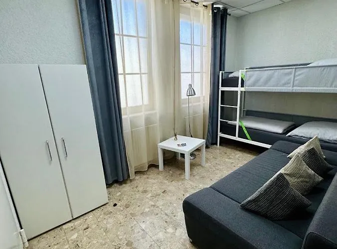 Neuwertiges Mit Schnellem Wlan, Glasfaser, Kostenlose Privatparkplatz Auch Fuer Transporter Geeignet R2 Freiberg am Neckar